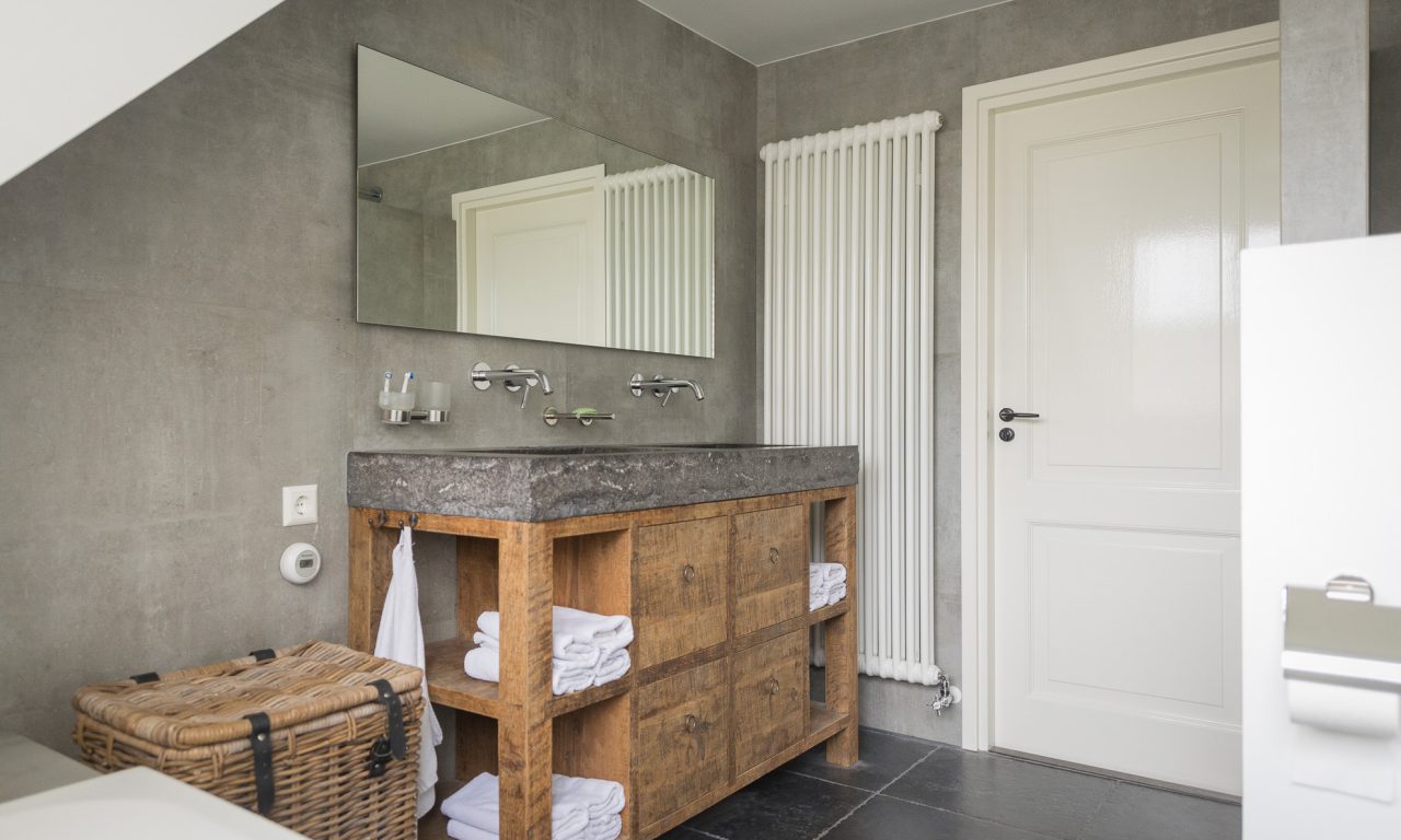 Betonlook tegels badkamer Nijkerk