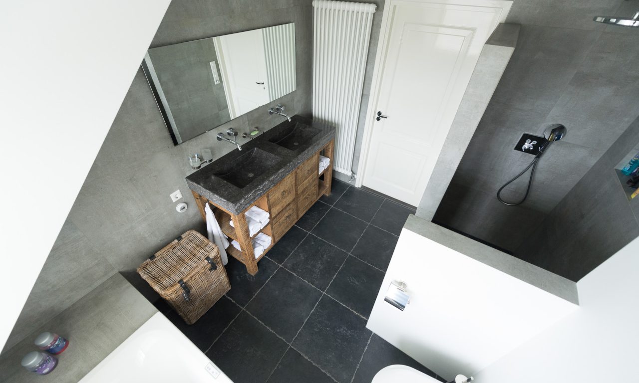 Betonlook tegels badkamer Nijkerk