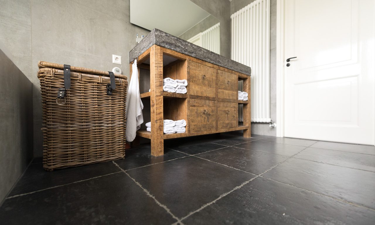 Betonlook tegels badkamer Nijkerk
