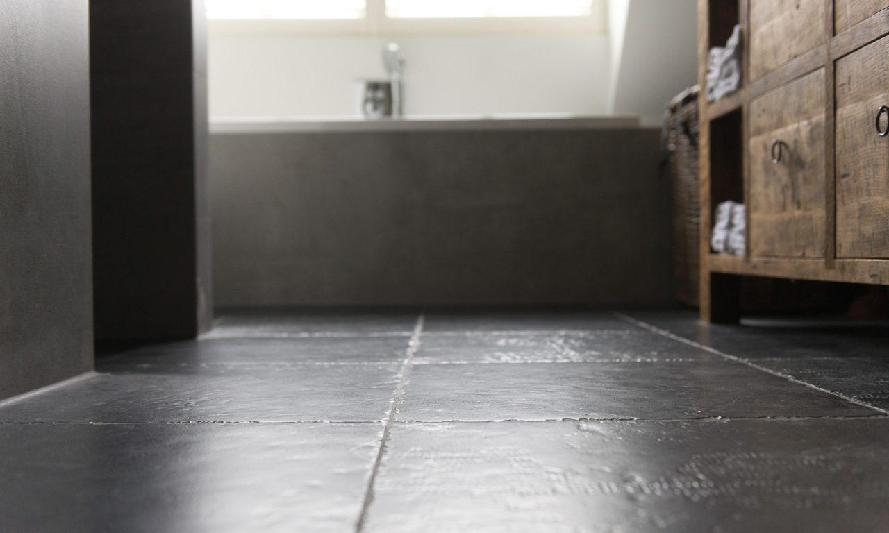 Betonlook tegels badkamer Nijkerk
