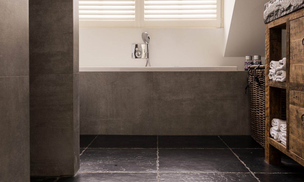 Betonlook tegels badkamer Nijkerk
